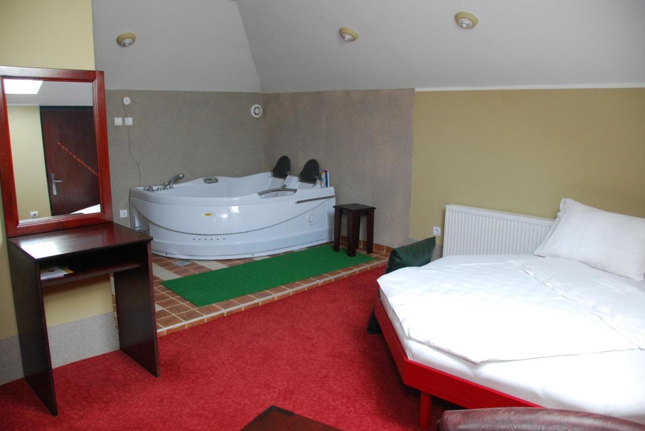 Hotel Vila Mitic Luxx Spa Centar Leskovac Szoba fotó